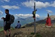 54 Croce e Madonnina di vetta del Sodadura con drone in volo 